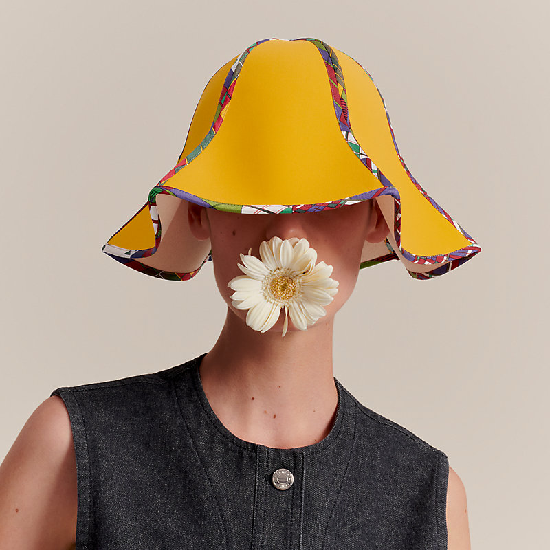 Hat in technical canvas and silk | Hermès USA